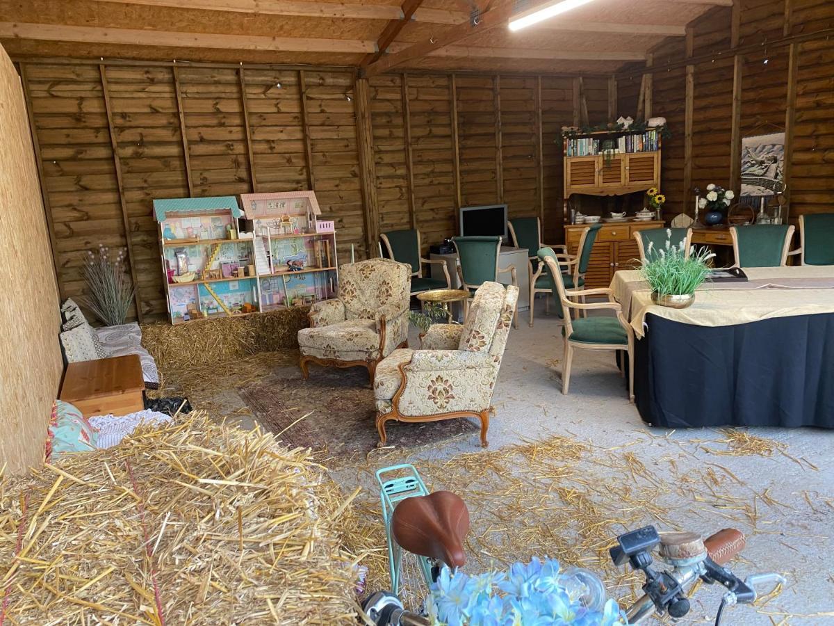 The Piggery Pod Hotel Sittingbourne Exterior photo